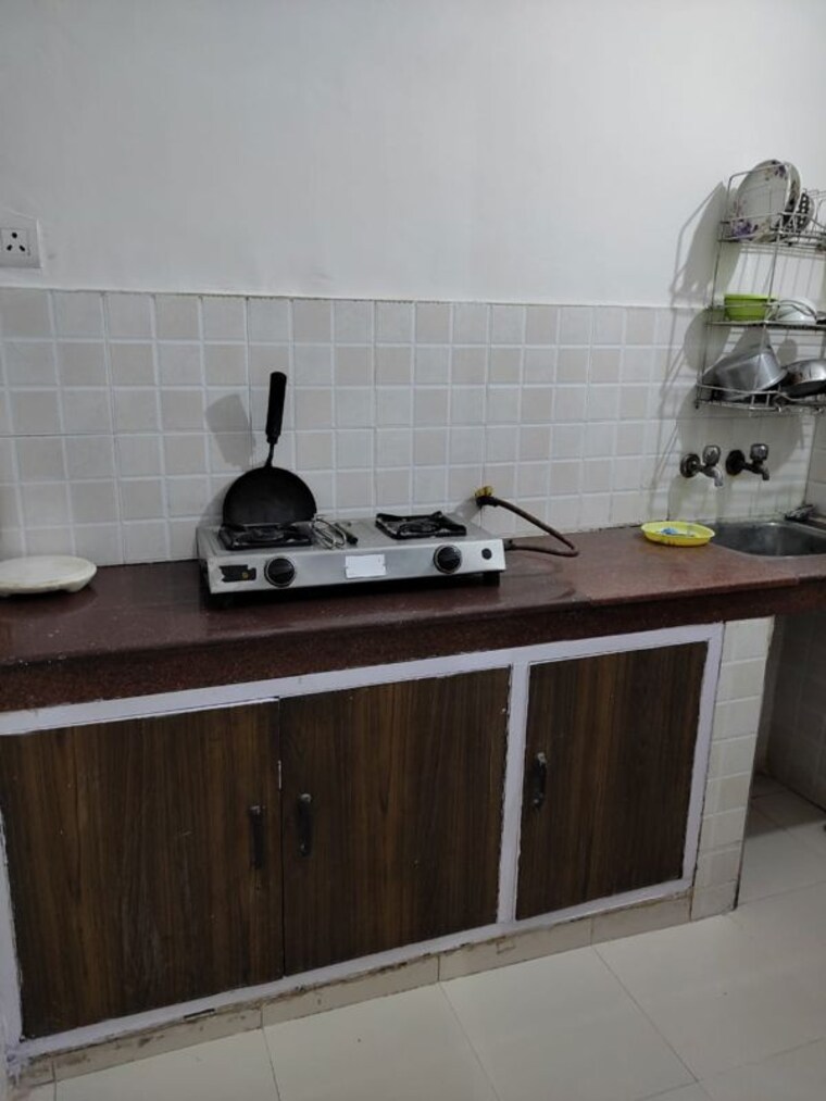 Kitchen, arun vihar 2.5 Bedroom 300 Sq.Mt. Villa In Arun Vihar Noida 10344139