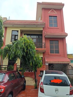 3.5 BHK + Pooja Room,Servant Room,Study Room,Extra Room,Store Room Villa For Rent in Sector 31