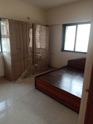 Room in 2 BHK Apartment at Raheja Vistas Phase 3, Mohammadwadi – for Rent