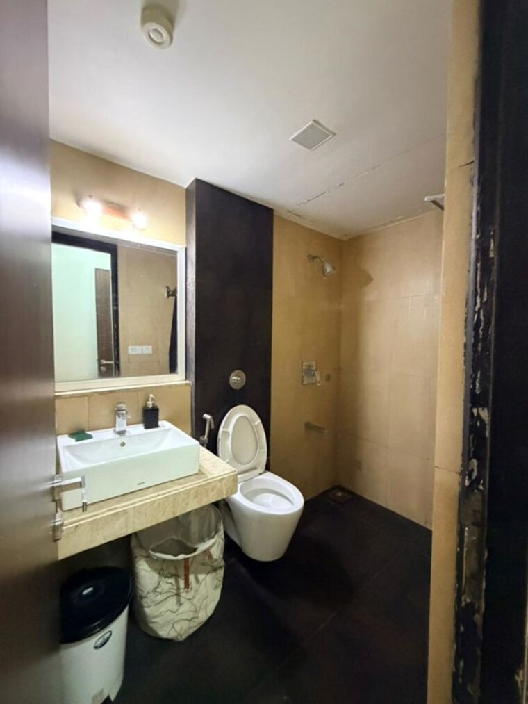 Bathroom, lodha-splendora 3 Bedroom 1500 Sq.Ft. Apartment In Ghodbunder Road Thane 10344125