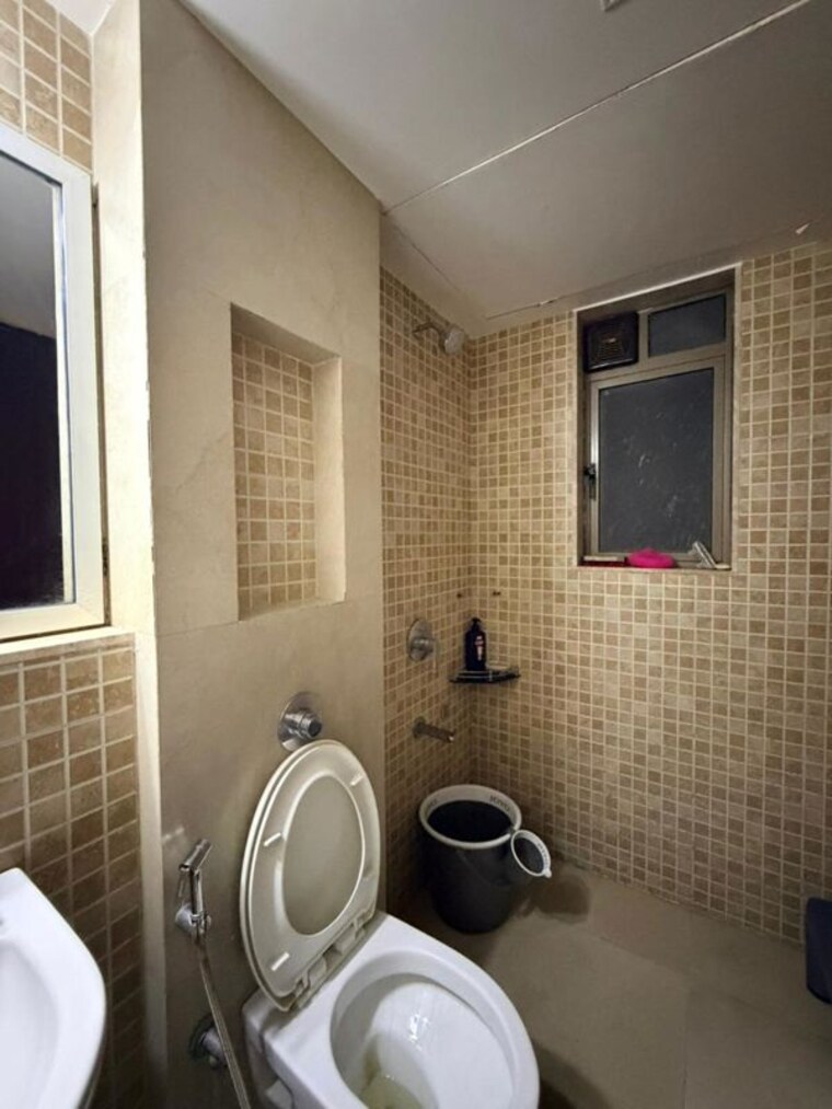 Bathroom, lodha-splendora 3 Bedroom 1500 Sq.Ft. Apartment In Ghodbunder Road Thane 10344125
