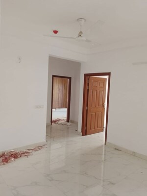 Room in 3 BHK Apartment at Purvanchal Royal City II, Chi V Greater Noida – for Rent