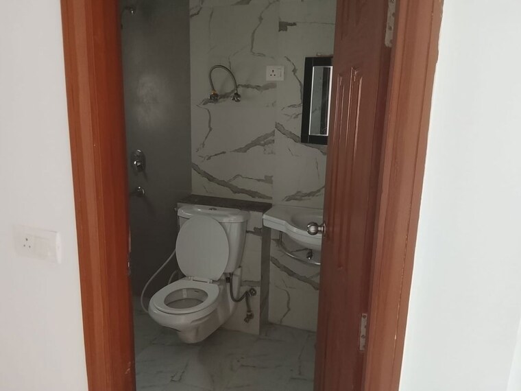 Bathroom, purvanchal-royal-city-ii 3 Bedroom 1349 Sq.Ft. Apartment In Chi V Greater Noida Greater Noida 10344232