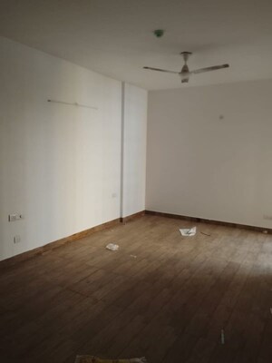 Room in 3 BHK Apartment at Purvanchal Royal City II, Chi V Greater Noida – for Rent