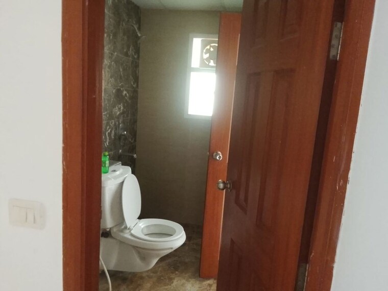 Bathroom, purvanchal-royal-city-ii 3 Bedroom 1349 Sq.Ft. Apartment In Chi V Greater Noida Greater Noida 10344232