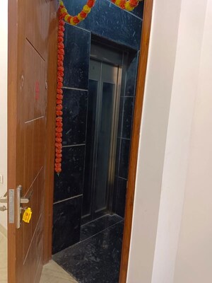 2 BHK Builder Floor – Entrance View at Amar Colony - for Rent