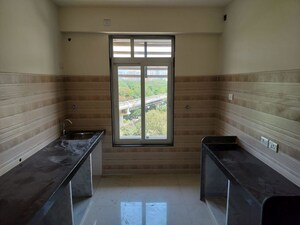 Room in 2 BHK Apartment at Sheth Avante, Kanjurmarg West – for Rent