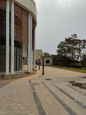  Showroom – Exterior View View at Topsia - for Rent