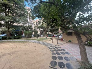 Parking in 3 BHK Apartment at Parsvnath Green Ville, Sector 48 – for Rent