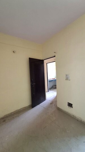 Room in 1 BHK Apartment at Sector 10 Greater Noida – for Sale