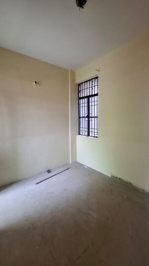 Room in 1 BHK Apartment at Sector 10 Greater Noida – for Sale