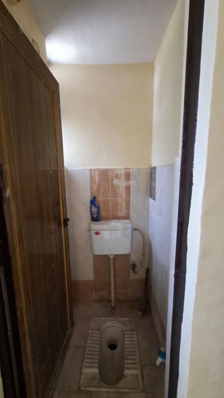Bathroom, sector 10 greater noida 1 Bedroom 30 Sq.Mt. Apartment In Sector 10 Greater Noida Greater Noida 10344483