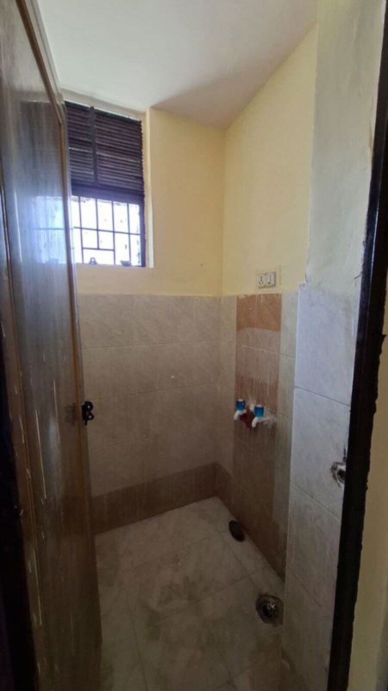Bathroom, sector 10 greater noida 1 Bedroom 30 Sq.Mt. Apartment In Sector 10 Greater Noida Greater Noida 10344483