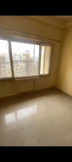 Room in 3.5 BHK Apartment at Uppal Plumeria Garden Estate, Omicron Iii Greater Noida – for Rent