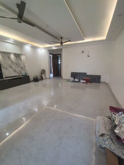 3 BHK + Pooja Room,Servant Room,Study Room,Extra Room,Basement,Store Room Builder Floor For Sale in Green Fields Colony