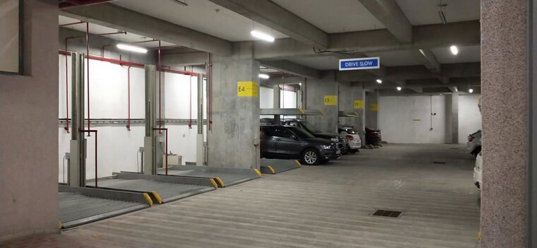  Parking, navrangpura Commercial Office Space 955 Sq.Ft. In Navrangpura Ahmedabad 10344586