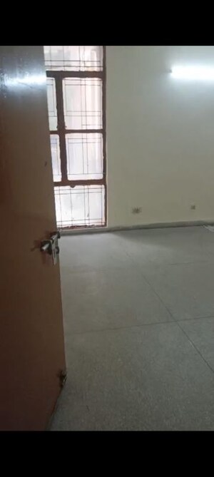 Room in 2.5 BHK Apartment at Sector 6 Dwarka – for Rent
