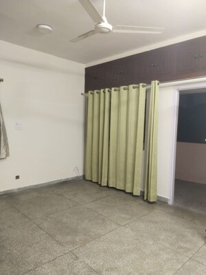 Room in 2 BHK Apartment at Sarita Vihar – for Rent