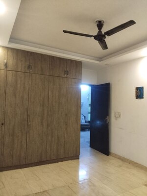Room in 2 BHK Apartment at Sarita Vihar – for Rent
