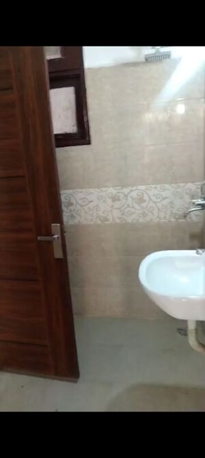 Bathroom in 4 BHK Apartment at Sector 7 Dwarka – for Rent