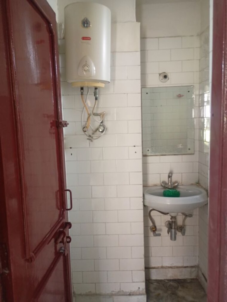 Bathroom, sector 6 dwarka 3 Bedroom 1700 Sq.Ft. Apartment In Sector 6 Dwarka Delhi 10335064