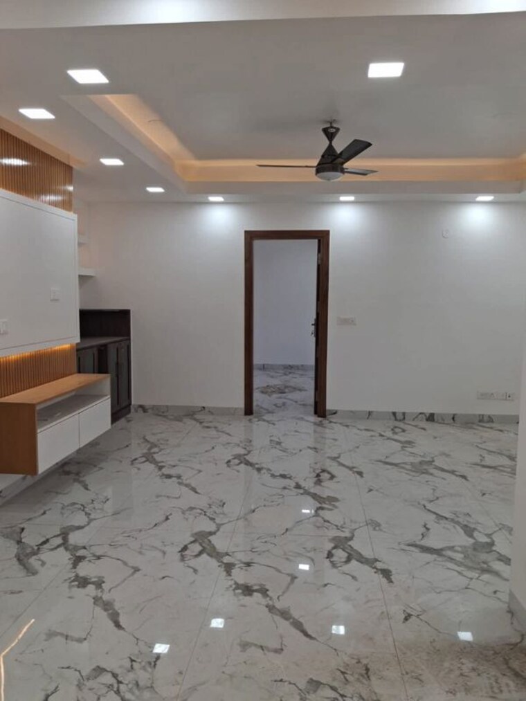 Room, sector 11 dwarka 3.5 Bedroom 2000 Sq.Ft. Apartment In Sector 11 Dwarka Delhi 10344646