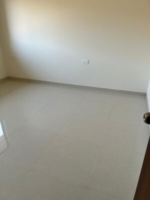Room in 2.5 BHK Apartment at Shapoorji Pallonji Vanaha Springs, Bavdhan – for Rent