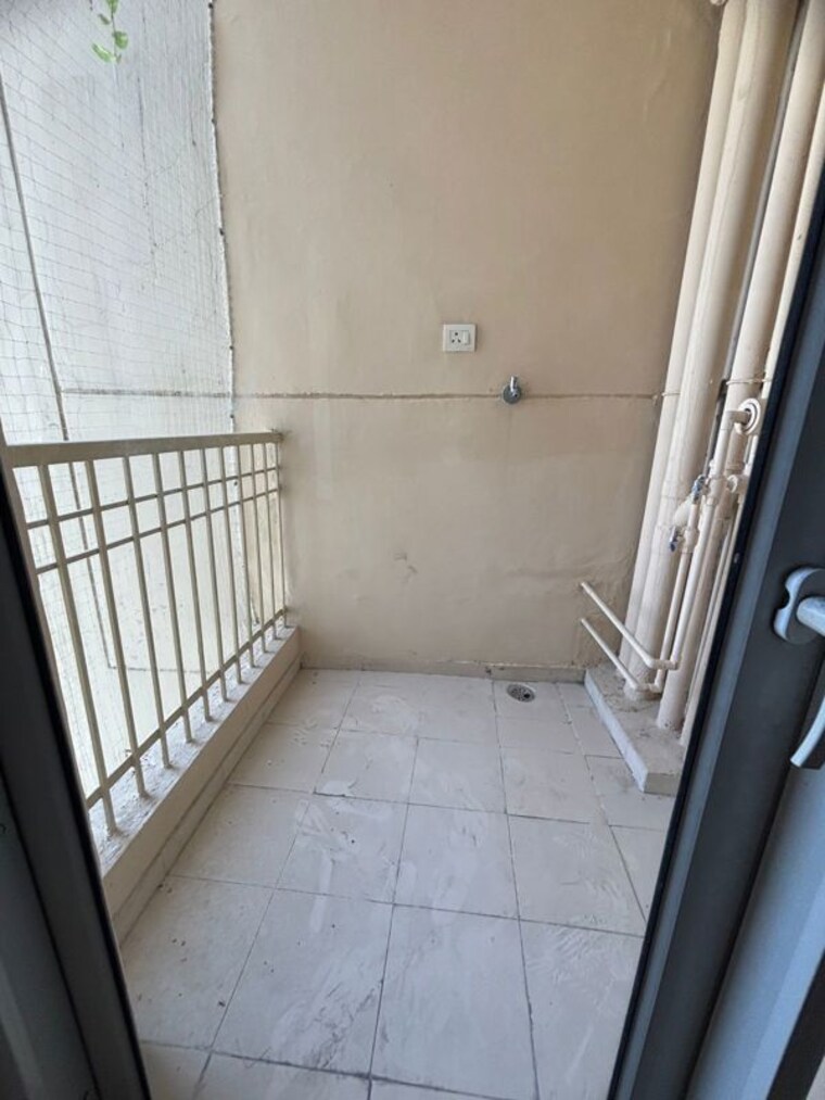 Balcony, ajnara-homes 2.5 Bedroom 1085 Sq.Ft. Apartment In Sector 16b Greater Noida Greater Noida 9475430