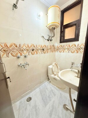 Bathroom in 1 BHK Builder Floor at Maidan Garhi – for Rent