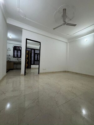 Room in 1 BHK Builder Floor at Maidan Garhi – for Rent