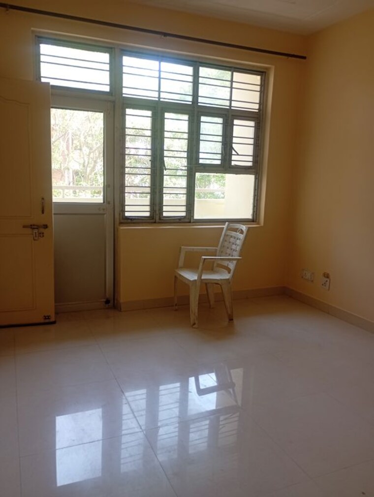 Room, sector 12 dwarka 3 Bedroom 1700 Sq.Ft. Apartment In Sector 12 Dwarka Delhi 10344667