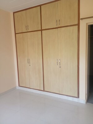 Room in 3 BHK Apartment at Sector 12 Dwarka – for Rent