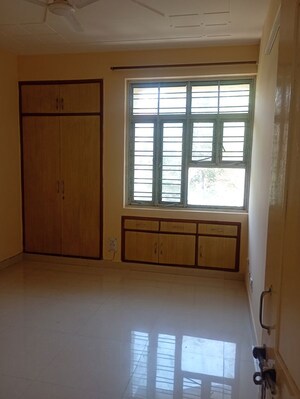 Room in 3 BHK Apartment at Sector 12 Dwarka – for Rent