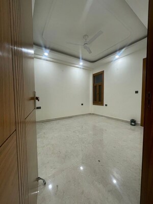 Room in 4 BHK Builder Floor at Green Fields Colony – for Sale