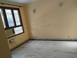 Room in 3 BHK Builder Floor at South City 1 – for Rent