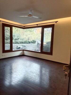 Room in 4 BHK Apartment at Vasant Vihar – for Rent