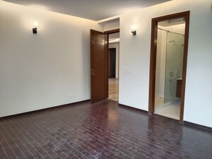 Room in 4 BHK Apartment at Vasant Vihar – for Rent