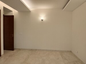 Room in 4 BHK Apartment at Vasant Vihar – for Rent