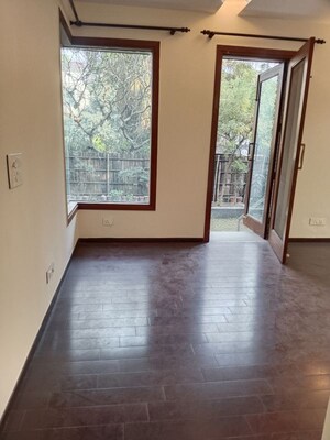 Room in 4 BHK Apartment at Vasant Vihar – for Rent