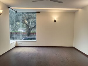 Room in 4 BHK Apartment at Vasant Vihar – for Rent