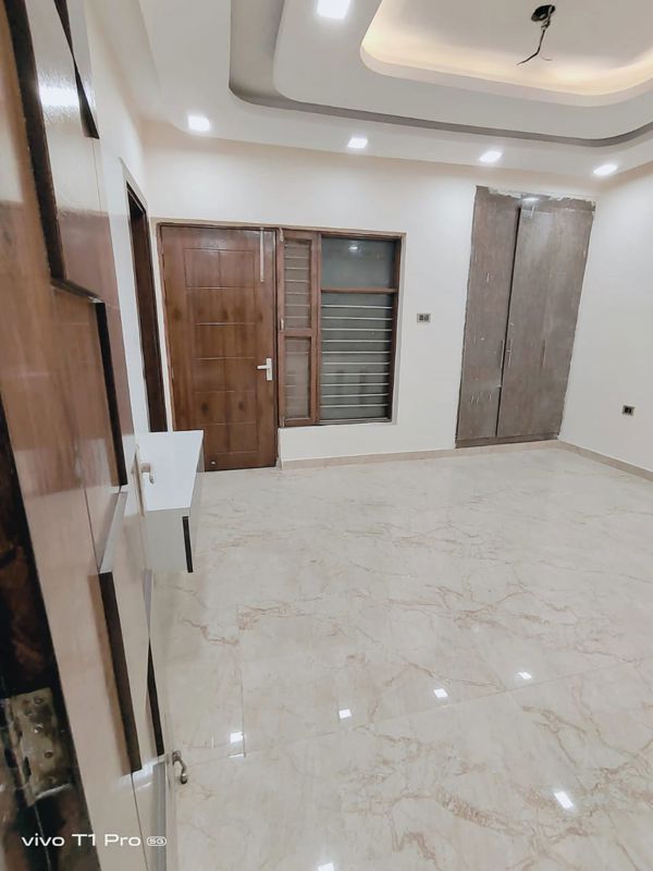 3 BHK + Pooja Room,Servant Room,Study Room,Extra Room,Basement,Store Room Builder Floor For Sale in Green Fields Colony
