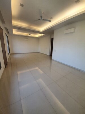Room in 3 BHK Builder Floor at Sector 45 – for Rent