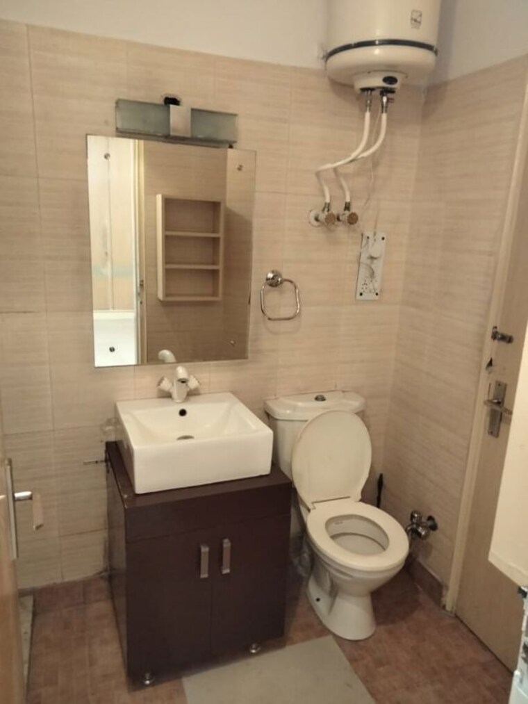 Bathroom, greater kailash ii 3 Bedroom 2000 Sq.Ft. Apartment In Greater Kailash ii Delhi 10344688