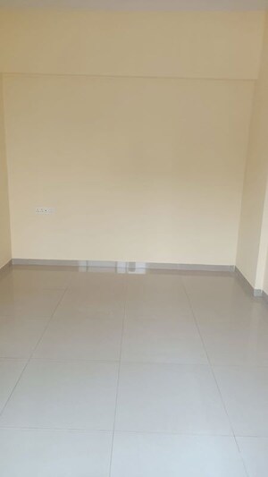 Room in 2 BHK Apartment at Mantra Fifth Avenue, Hadapsar – for Rent