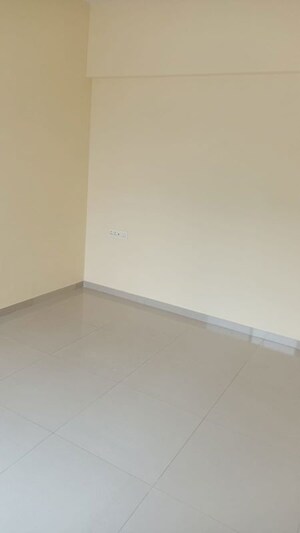 Room in 2 BHK Apartment at Mantra Fifth Avenue, Hadapsar – for Rent