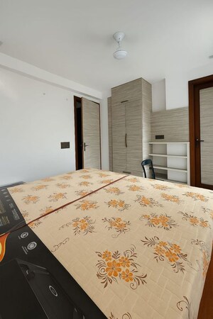 Room in 1 BHK Builder Floor at Medi City – for Rent