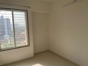 Room in 1.5 BHK Apartment at Sankla Satyam Niranjani, Hadapsar – for Rent