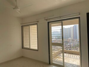 Room in 1.5 BHK Apartment at Sankla Satyam Niranjani, Hadapsar – for Rent