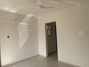 Room in 1.5 BHK Apartment at Sankla Satyam Niranjani, Hadapsar – for Rent