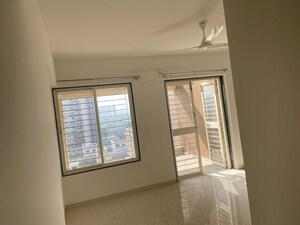 Room in 1.5 BHK Apartment at Sankla Satyam Niranjani, Hadapsar – for Rent